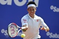 男子テニス、バルセロナ・オープン（Barcelona Open Banc Sabadell 2014）シングルス準決勝。リターンを狙う錦織圭（Kei Nishikori、2014年4月26日撮影）。(c)AFP/JOSEP LAGO