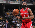 14-15NBA、インディアナ・ペイサーズ対ヒューストン・ロケッツ。試合に臨むヒューストン・ロケッツのジェームス・ハーデン（2015年3月23日撮影）。(c)AFP/Getty Images/NBAE/Ron Hoskins
