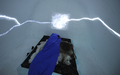 スウェーデン北部ユッカスヤルビ（Jukkasjaervi）の「アイスホテル（Icehotel）」の客室で眠る宿泊客（2009年1月8日撮影）。(c)AFP/OLIVIER MORIN
