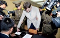 北朝鮮・平壌での裁判に臨む、米大学生のオットー・ワームビア氏。国営朝鮮中央通信（KCNA）提供（2016年3月16日撮影）。(c)AFP/KCNA via KNS
