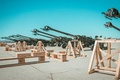 米国がウクライナに提供する155ミリりゅう弾砲。カリフォルニア州のマーチ空軍予備役基地にて撮影、米海兵隊提供（2022年4月27日公開）。(c)AFP PHOTO / US MARINE CORPS /  Staff Sgt. Royce H. Dorman