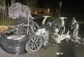 米ペンシルベニア州フィラデルフィア郊外で炎上したテスラの車種「モデルS Plaid」。法律事務所「ゲラゴス＆ゲラゴス」提供（2021年6月29日撮影）。(c)AFP PHOTO / GERAGOS &amp; GERAGOS