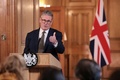 初閣議後、記者会見するキア・スターマー英首相。ロンドンで（2024年7月6日撮影）。(c)Claudia Greco / POOL / AFP