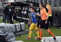 18-19フランス・リーグ1第34節、アミアン対ストラスブール。試合を担当したステファニー・フラパール主審（右、2019年4月28日撮影）。(c)FRANCOIS LO PRESTI / AFP