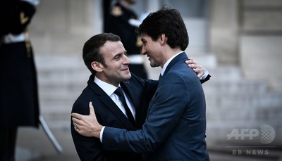 「ブロマンス」復活？ トルドー首相とマクロン大統領がパリで再会