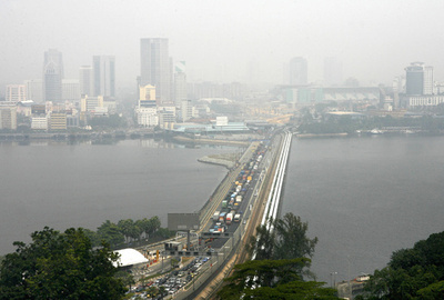 河川に有害物質投棄、2000人以上が体調不良 マレーシア