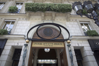 高級ホテルで性的暴行受けた清掃員に650万円、パリ労働審判所