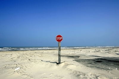 ボディーをひもで固定した「車」、時速263キロで疾走