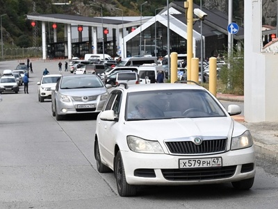 「私は使い捨てではない」 ジョージアに押し寄せるロシア人男性