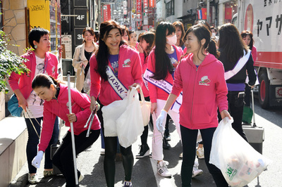 社会貢献力も資質のうち 「ミセス」インターナショナル出場者が清掃ボランティア 東京・渋谷
