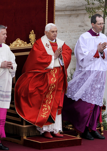 ローマ法王ベネディクト16世、「枝の主日」を祝福