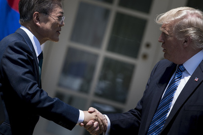 米韓首脳が電話会談、ミサイル能力の制限緩和で合意