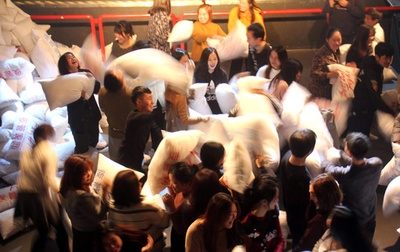 自虐的な若者の「喪文化」 慰めか現実逃避か