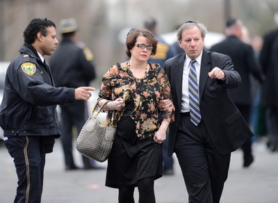 米小学校乱射事件、否定論本の著者に賠償命令 約5000万円