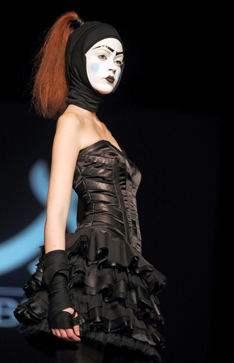 ＜09/10年秋冬チュニス・ファッションウィーク＞Fares Cheraietらが新作を発表