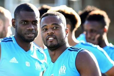 観客蹴って解雇のエヴラ、モイーズ監督率いるウェストハム入団