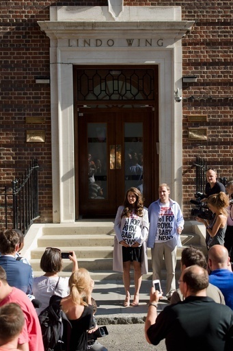 英キャサリン妃「そっくりさん」登場、出産予定の病院前に