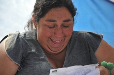 チリ独立200周年、地下の鉱山作業員らも国歌斉唱