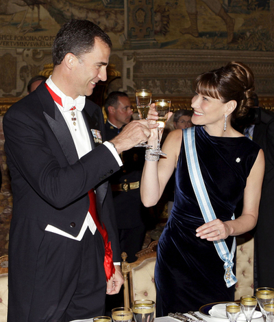 サルコジ仏大統領夫妻、スペインを公式訪問