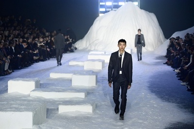 雪のランウェイ、「エルメネジルド・ゼニア」18/19年秋冬メンズ