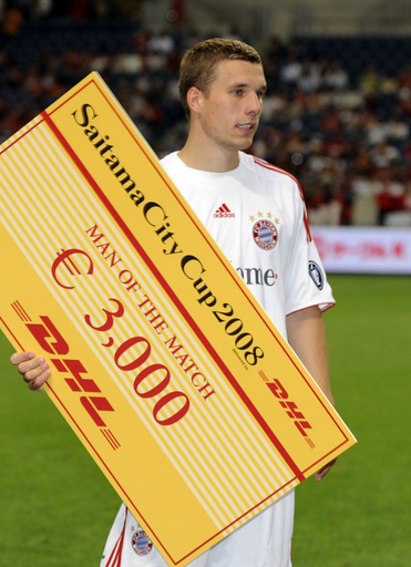 バイエルン ポドルスキーの活躍で浦和レッズに勝利