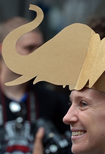 ゾウの保護と象牙取引の禁止を呼び掛け、バンコクでデモ行進