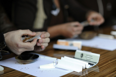 誰が一番うまいかな？「大麻ジョイント巻き」選手権 イスラエル