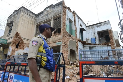 インドで老朽化した建物が相次ぎ倒壊、死者や行方不明者も