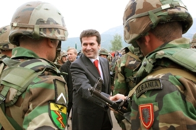 アルバニアの火薬庫爆発、国防相が引責辞任