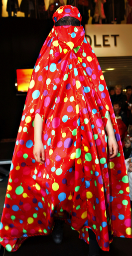 ノルウェーでイスラム衣装「ブルカ」をテーマにファッションショー