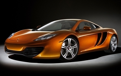 マクラーレン、新型スーパーカー「MP4-12C」を発表