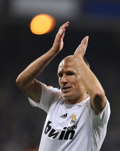 レアル・マドリード 逆転でオサスナ下しバルセロナを追走