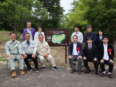 明治、長野県上田市の「ヘーゼルナッツの森」植樹式に参加