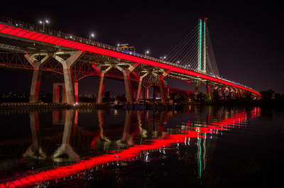 【今日の1枚】追悼と連帯のライトアップ カナダ
