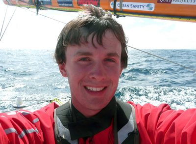 英17歳少年、ヨット世界一周の最年少記録を更新