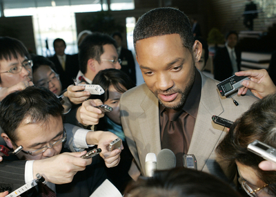 来日中の米俳優ウィル・スミスさん、首相官邸を訪問 - 東京