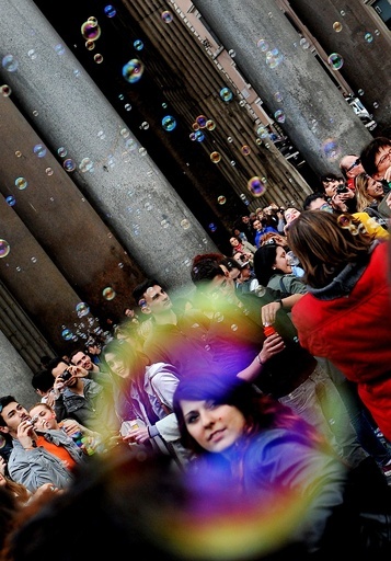 パンテオンを彩るシャボン玉、ローマ