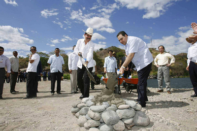 国境に友好の架け橋建設、エルサルバドルとホンジュラス