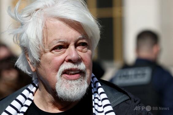 反捕鯨活動家ワトソン容疑者の団体の船、南極でノルウェーのオキアミ漁船に体当たり