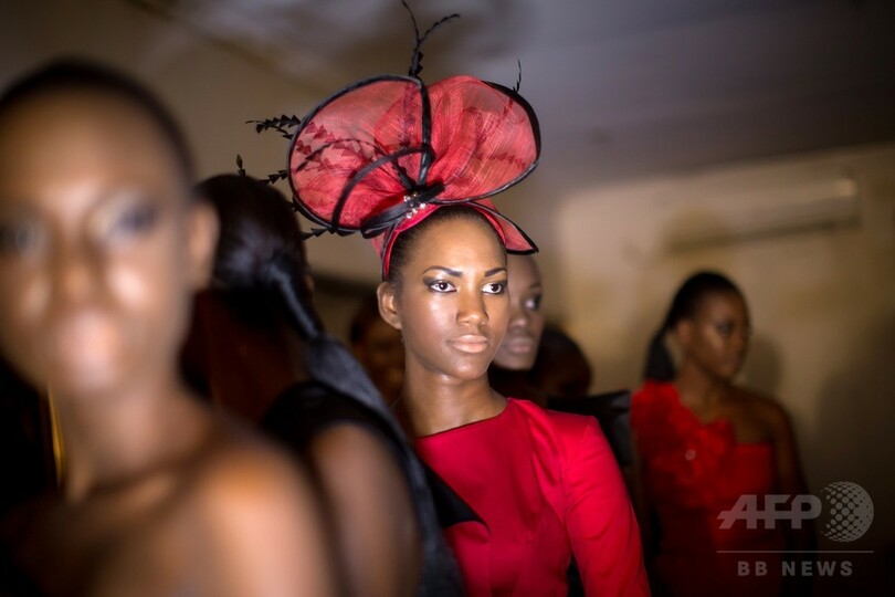 サプールもパフォーマンス、コンゴでファッションウィーク開催