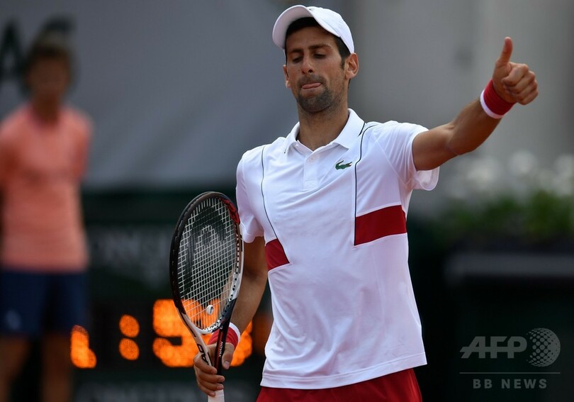 ジョコビッチが13年連続の全仏3回戦へ、ディミトロフは死闘制す