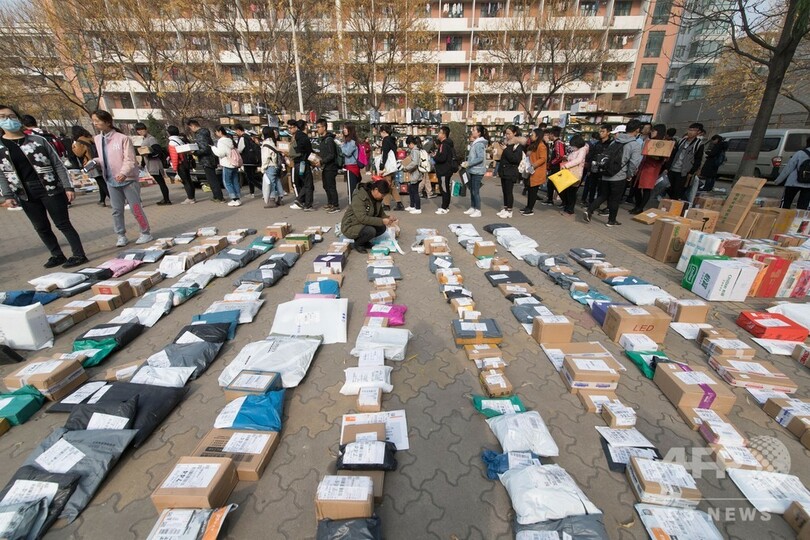 中国各地の大学で荷物山積み、学生は行列して受け取り 「独身の日」余波
