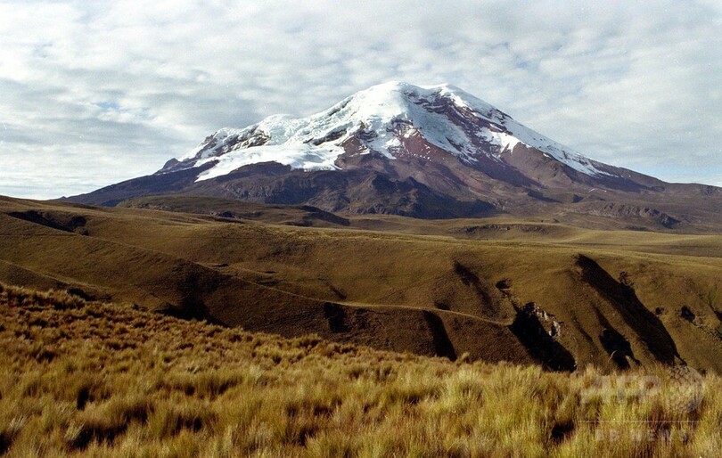 エクアドル最高峰で凍結3遺体発見、約20年前に遭難の登山者か