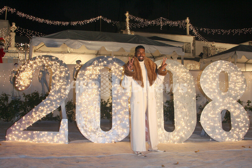 歌手ノーウッド・ヤング、ハンコック・パークでクリスマスパーティーを開催