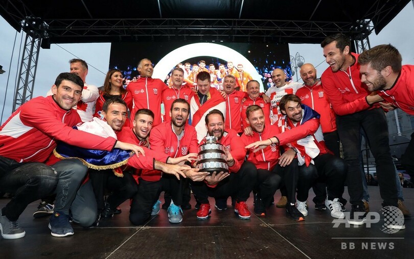 サッカーW杯の雪辱！ デ杯クロアチア代表が凱旋、熱烈歓迎受ける