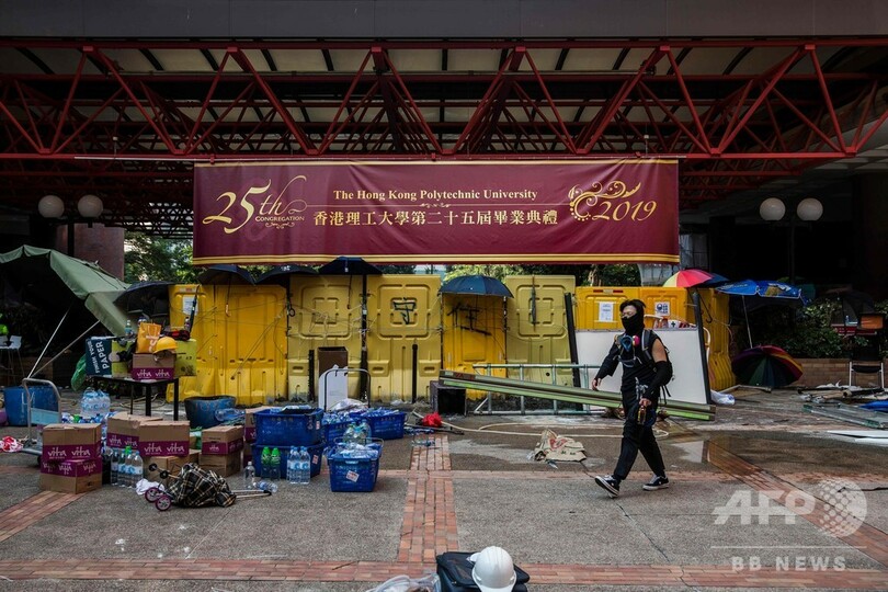 香港デモ隊、弓矢で警察に対抗 市内まひ4日目