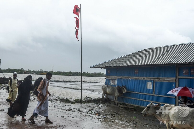 インドとバングラ直撃のスーパーサイクロン 84人死亡、300万人避難