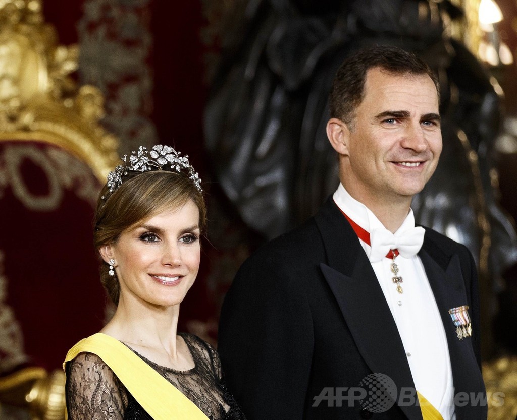 スペイン下院、国王退位を承認 スペイン下院、国王退位を承認