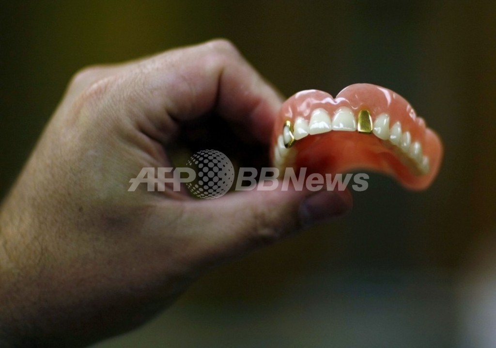 ブラジルのひったくり、入れ歯を落として御用 ブラジルのひったくり、入れ歯を落として御用