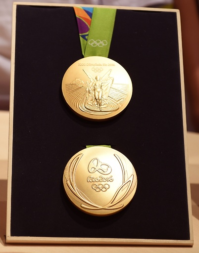 リオ五輪・パラリンピックのメダルがお披露目される 写真10枚 国際